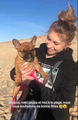 bonjour, voici Peppa et moi à la plage, nous vous souhaitons de bonnes fetes !!!!